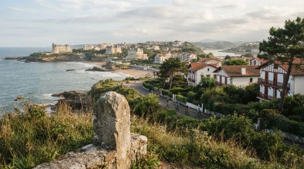 Comprendre pourquoi Anglet est séparée de Biarritz et Bayonne